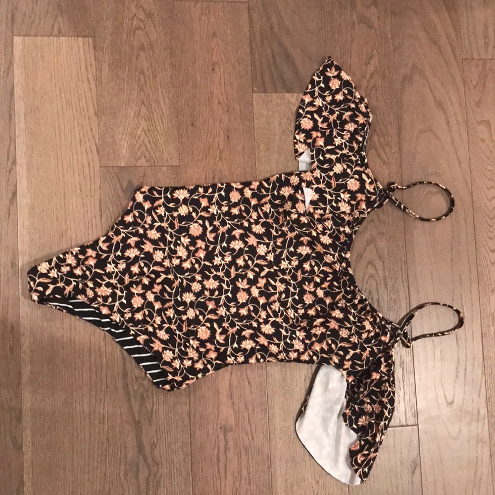 Amuse society Off shoulder one piece bathing suit